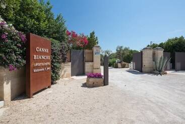 בית מלון כפרי Canne Bianche Lifestyle