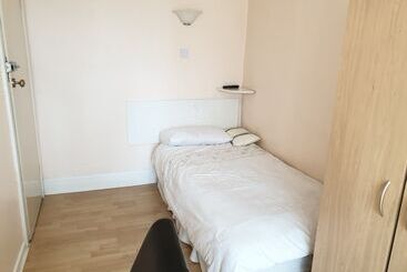 فندق Central Guest House