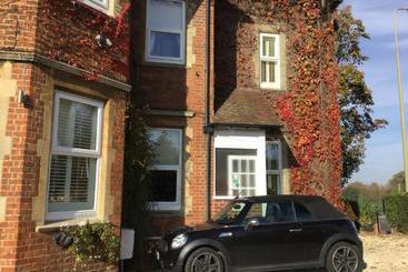 فندق Lakeside Guest House