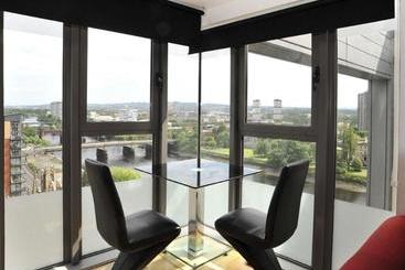 בית מלון כפרי Riverview Apartments