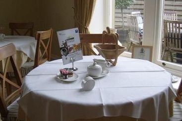 هتل The Manor Cullingworth Guest House