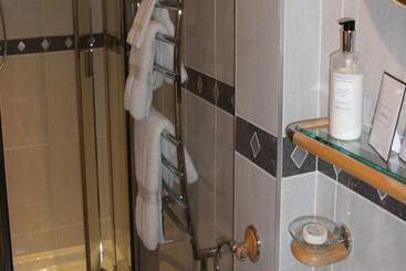 فندق The Manor Cullingworth Guest House