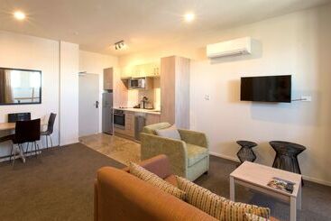 آپارتمان Ramada Suites By Wyndham Christchurch City