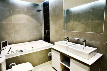 Tanawin Resort And Luxury Apartments