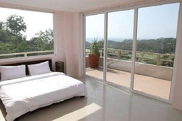 Tanawin Resort And Luxury Apartments