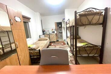 هاستل Alsharif Family