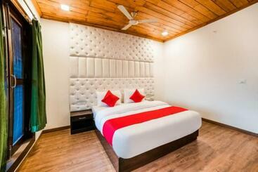 Goroomgo Blue Moon Resort Lake View Mall Road Bhimtal   Best Seller