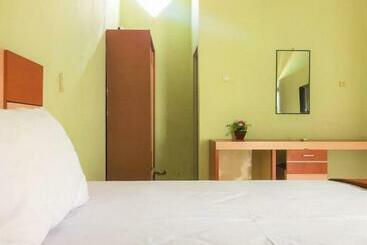 Отель Reddoorz Syariah Near Universitas Islam Riau