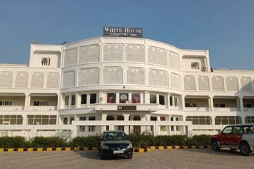 פנסיון White House Country Inn