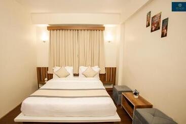 Hotel Divine S The Elite Zong