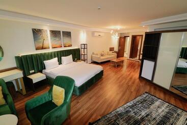 تختخواب و صبحانه Grand Luxury