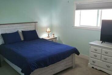 Cornwall Room In Updated Farm Home