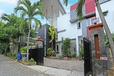 فندق Capital O 91665 D Prof Exclusive Guesthouse