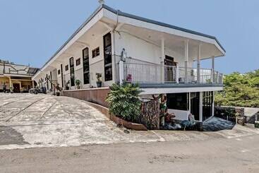 Collection O 91692 Hotel Citra Dewi 3 Hillsnearumbul Sidomukti