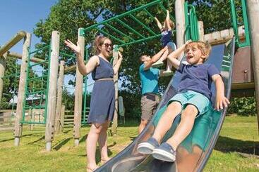 אתר נופש Castle Brake Holiday Park