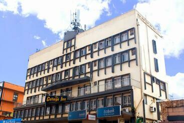 Отель The College Inn