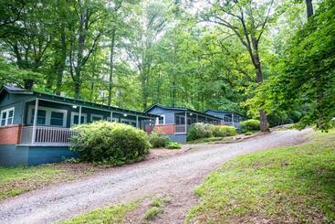 ホテル Foggy Bottom Cabins