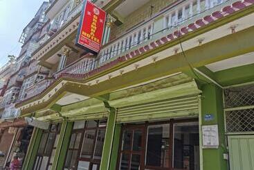 בית מלון כפרי Om Bramha