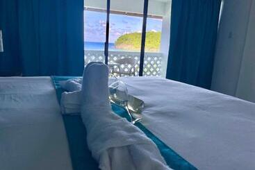 فندق Sand And Tan Beach