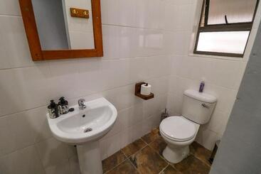 ペンション The Honeycomb 2