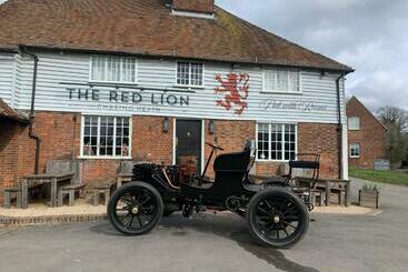 مبيت وإفطار The Red Lion Charing Heath