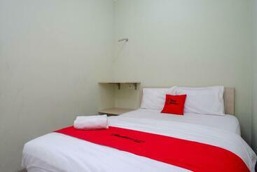 ホテル Reddoorz Syariah Near Gerbang Tol Krapyak 2 Semarang
