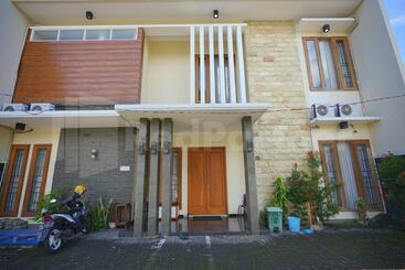 膳宿费 One & Quin Guest House Syariah Mitra Reddoorz