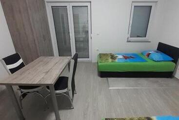 پانسیون Villa Abi Center