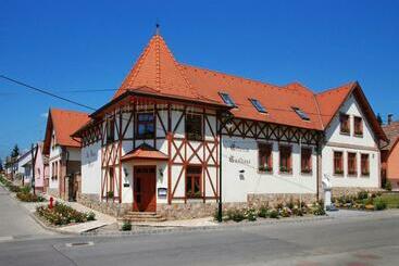 مبيت وإفطار Szent Anna étterem és Panzió