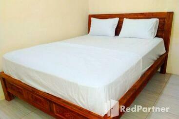 Отель Navisha Guest House Syariah Near Exit Tol Batang Redpartner