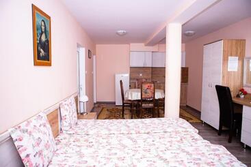 פנסיון Lucky 2