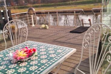 민박 Guesthouse Amberdi, Fly & Stay