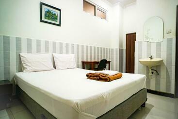 فندق Hoki Homestay Mitra Reddoorz Near Rumah Sakit Dr Soetomo Surabaya