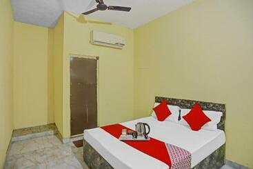 호텔 Oyo 92887 Metro City Guest House