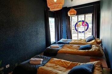 تختخواب و صبحانه The Bank Sleeping Guesthouse