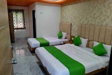 Отель Spot On 92880  Radhika Guest House