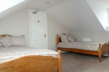 ペンション Lismore House