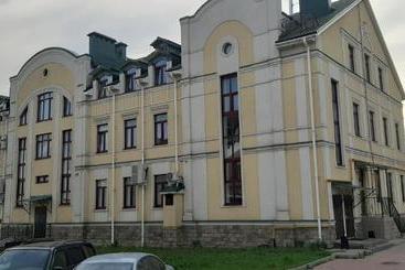 Academy Of Hostel