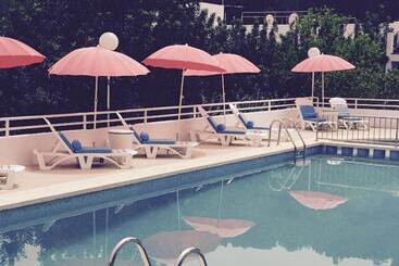 Bella Colina I Vintage Hotel 1953