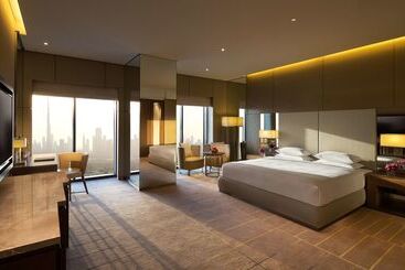 Отель Hyatt Regency Dubai Creek Heights