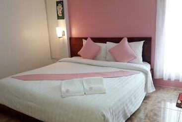 בית מלון כפרי The Flora Boutique