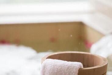 هتل The Wen Wan Resort