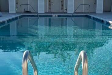 בית מלון כפרי Canoe Place Inn & Cottages