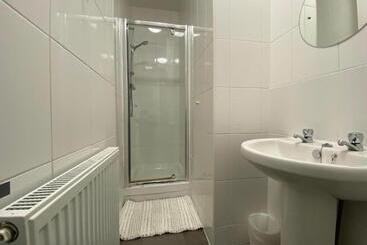 بنسيون Spacious Victorian Double Room 2