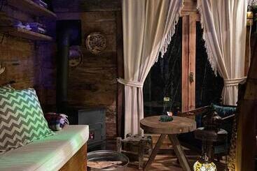 هتل آپارتمان Zeni De Vore Serender & House