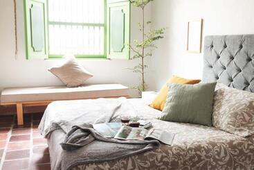 Отель La Liebre Bed And Breakfast