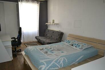 مبيت وإفطار Grande Chambre D Hôte Avec Piscine Chauffée Et Jacuzzi à Disposition