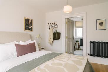 צימר The Dundonald Guesthouse & Cottage