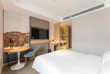Atour Hotel Tongxiang Wuzhen