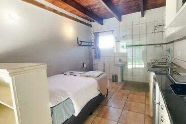 فنادق الكبسولة Greystones Self Catering Chalet 4